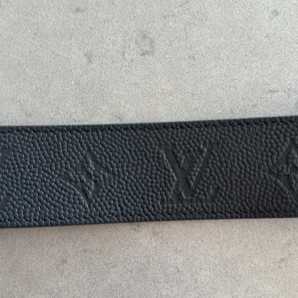 LOUIS VUITTON
x NBA Embossed Monogram LV Initials Reversible Belt 90 36 Black - Picture 5 of 6